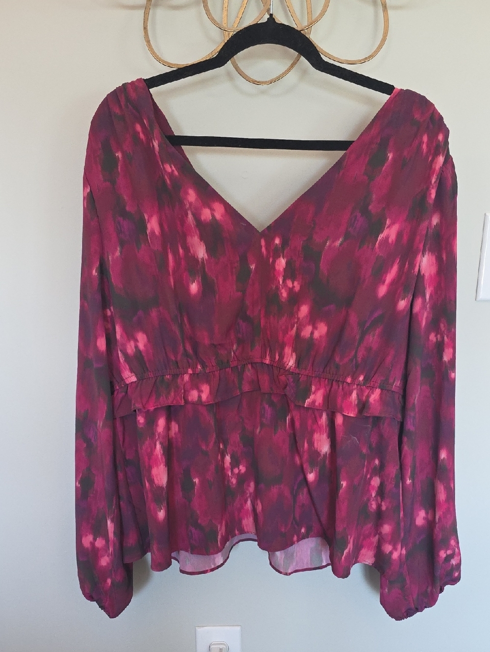 nine britton Magenta and Black V-Neck Long Sleeve Blouse
